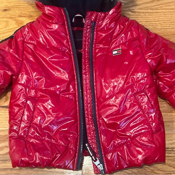 TOMMY HILFIGER Toddler Girls High-Shine Chevron Logo Puffer Jacket Red 24MON - Picture 2 of 7